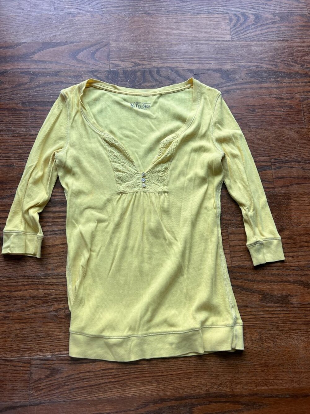 EUC V.S. Tee Shop Yellow Embroidered Henley Top 3/4 Sleeve